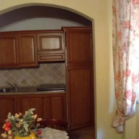 E Mansarda Al Mare 公寓 *